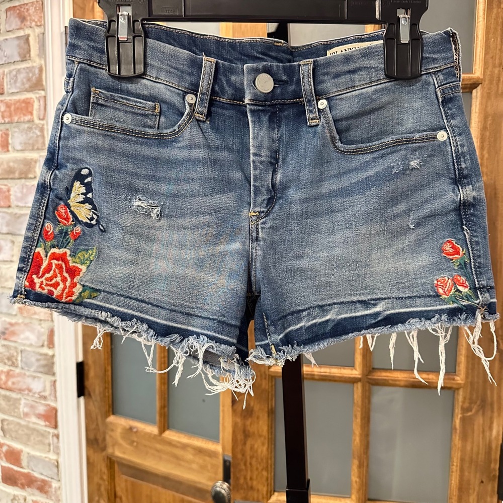 BLANKNYC Hiker Short Women 27 Blue Embroidered Butterfly Rose Distressed Denim